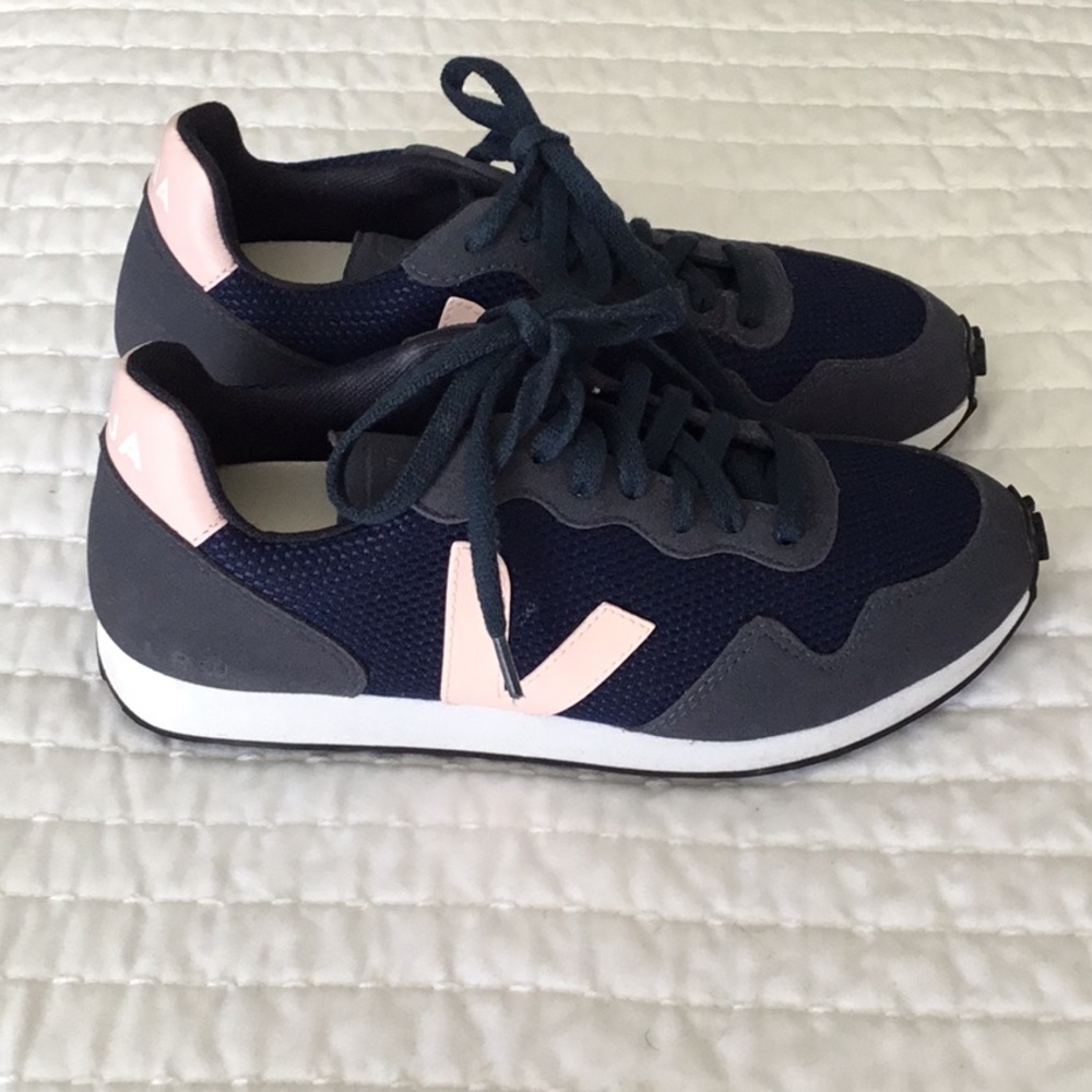 Veja Sneakers size 7